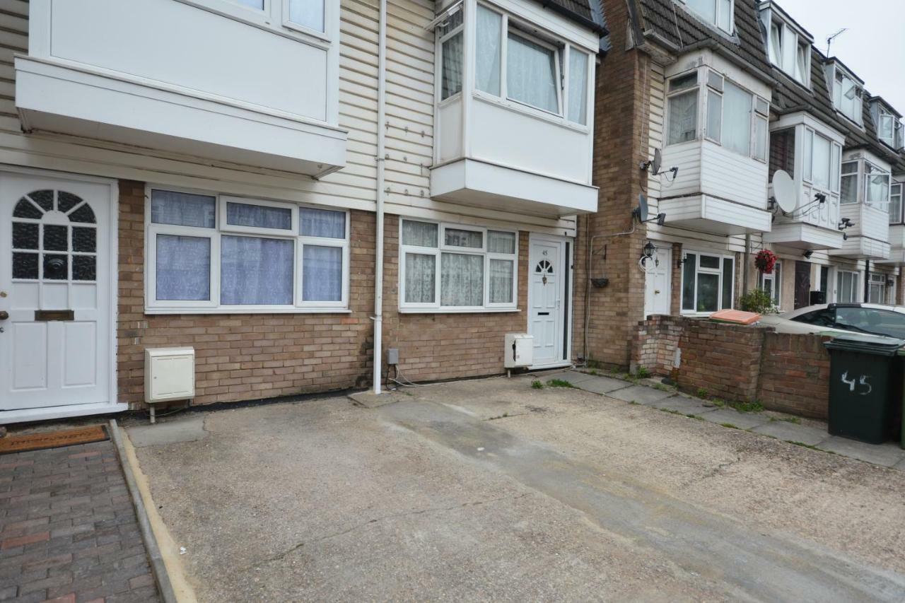 Four Bedroom Townhouse 12 Minutes Walk To Excel Exhibition Centre London Ngoại thất bức ảnh