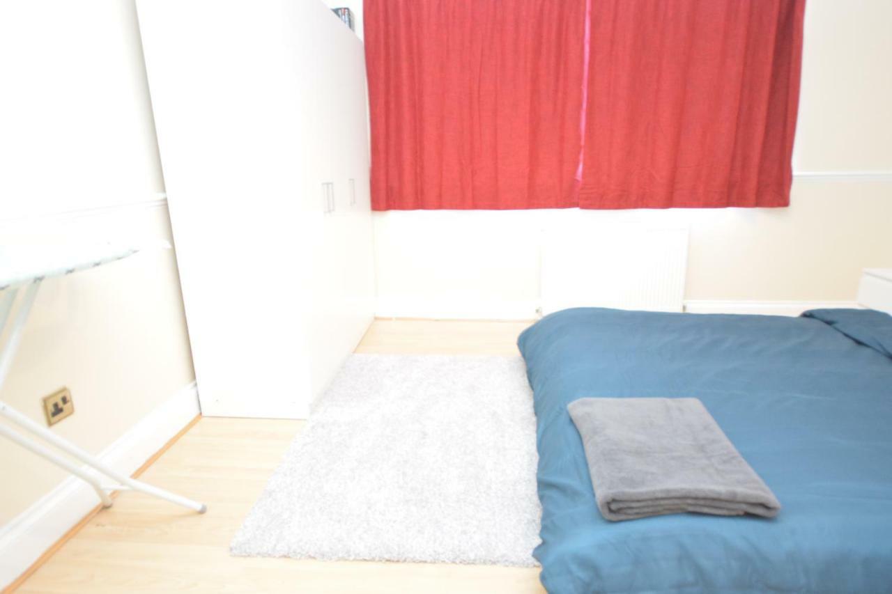 Four Bedroom Townhouse 12 Minutes Walk To Excel Exhibition Centre London Ngoại thất bức ảnh