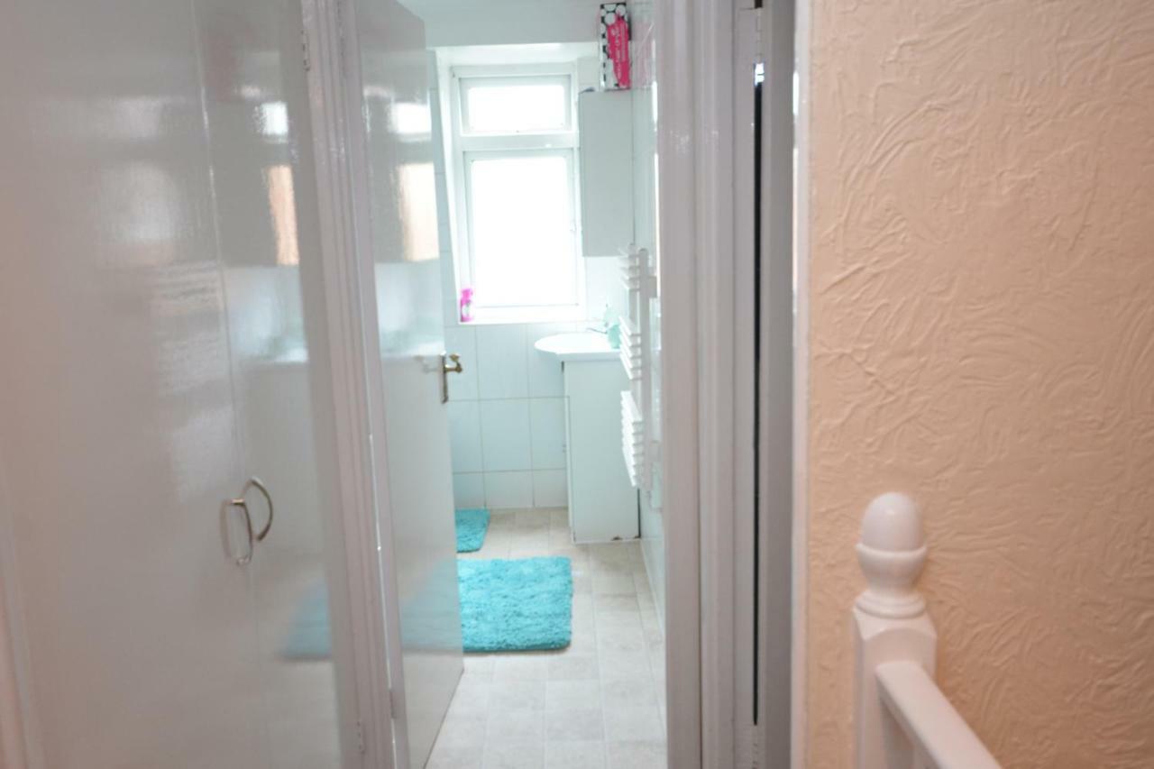 Four Bedroom Townhouse 12 Minutes Walk To Excel Exhibition Centre London Ngoại thất bức ảnh