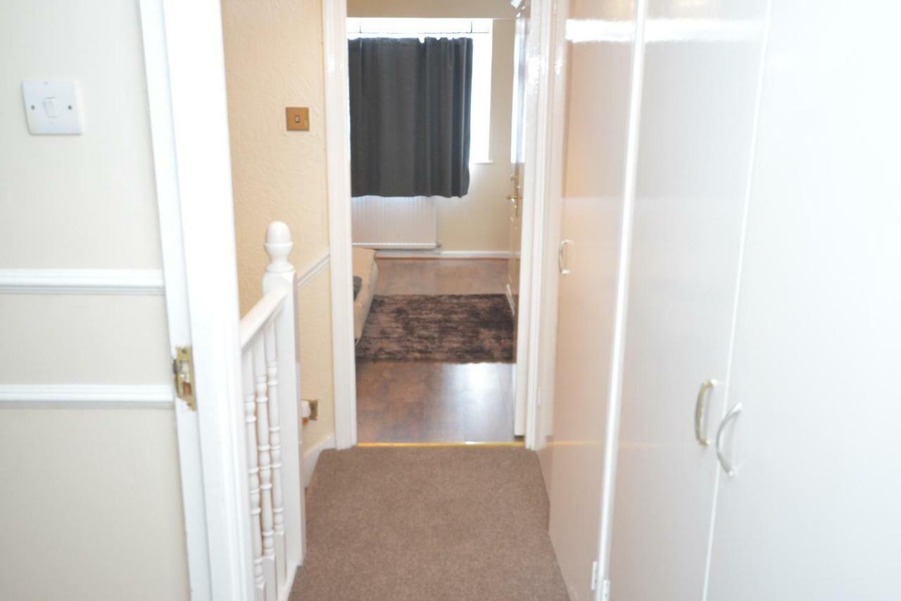 Four Bedroom Townhouse 12 Minutes Walk To Excel Exhibition Centre London Ngoại thất bức ảnh