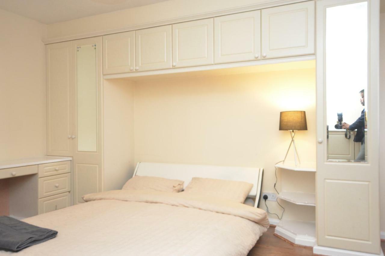 Four Bedroom Townhouse 12 Minutes Walk To Excel Exhibition Centre London Ngoại thất bức ảnh