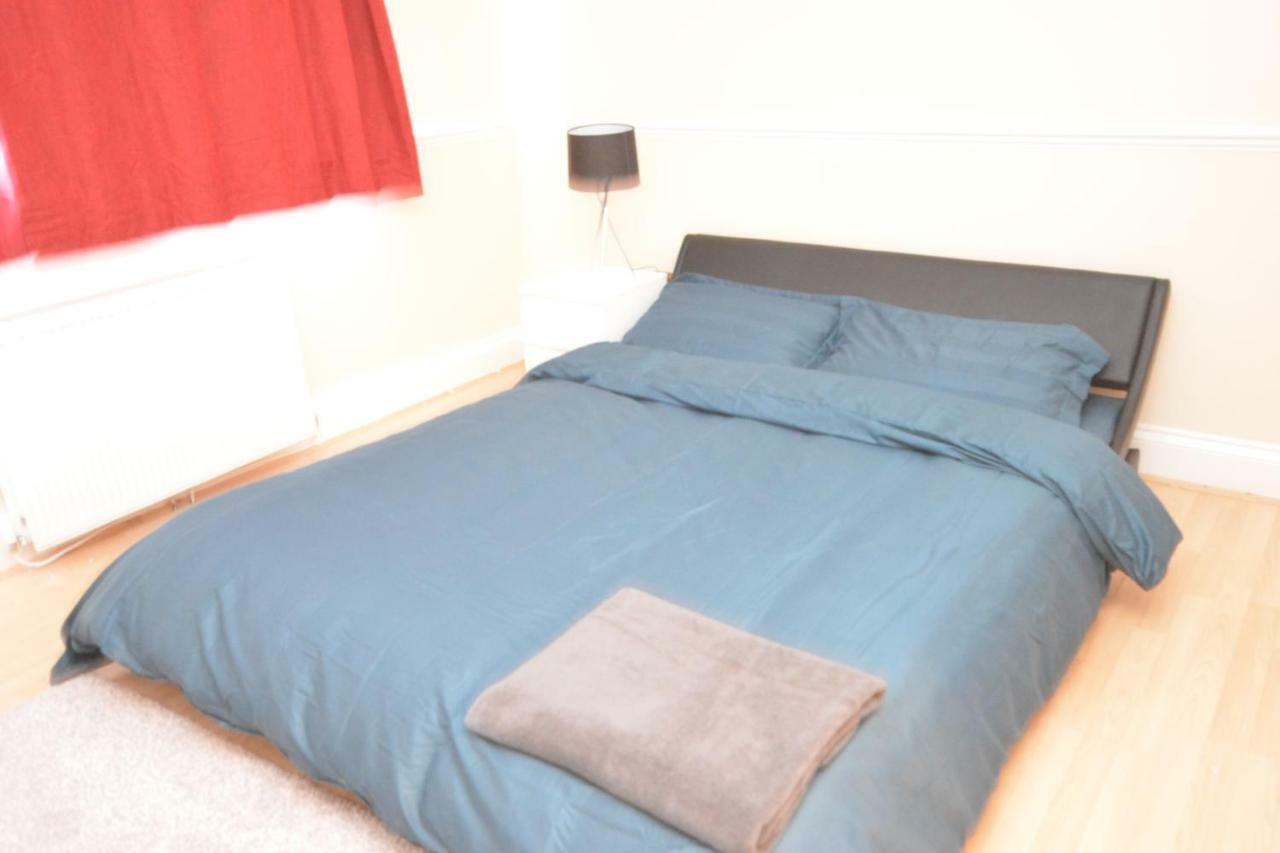 Four Bedroom Townhouse 12 Minutes Walk To Excel Exhibition Centre London Ngoại thất bức ảnh