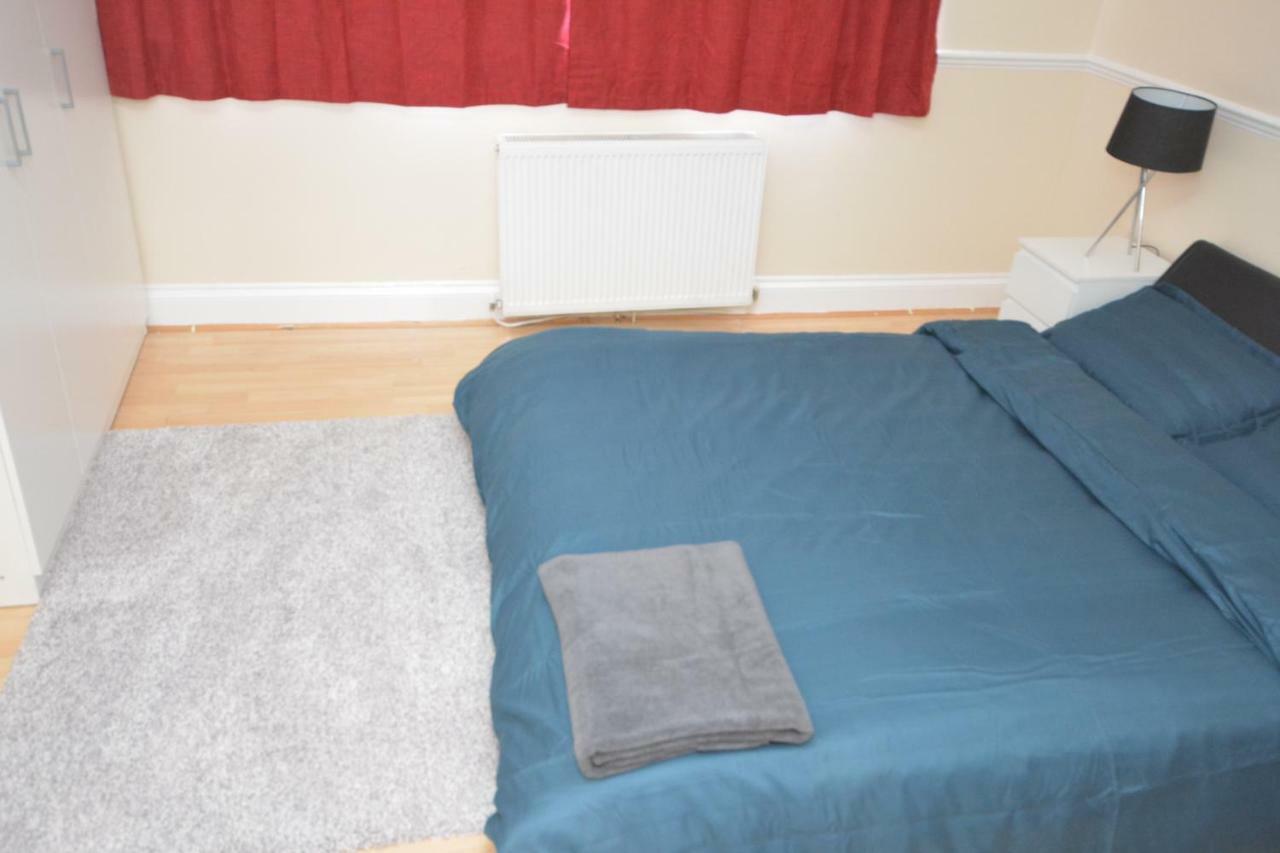 Four Bedroom Townhouse 12 Minutes Walk To Excel Exhibition Centre London Ngoại thất bức ảnh