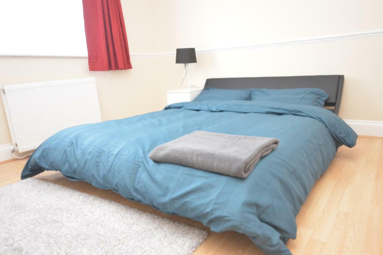 Four Bedroom Townhouse 12 Minutes Walk To Excel Exhibition Centre London Ngoại thất bức ảnh