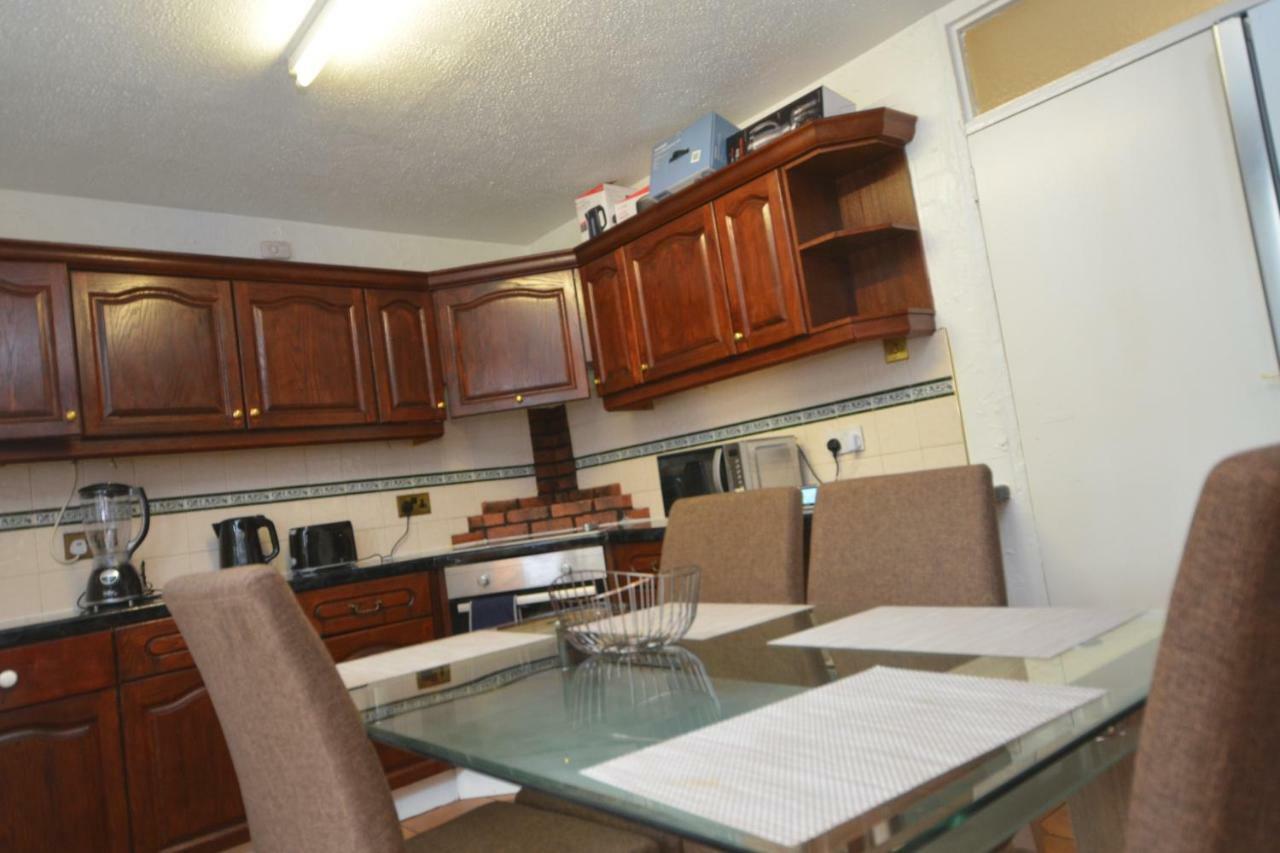 Four Bedroom Townhouse 12 Minutes Walk To Excel Exhibition Centre London Ngoại thất bức ảnh