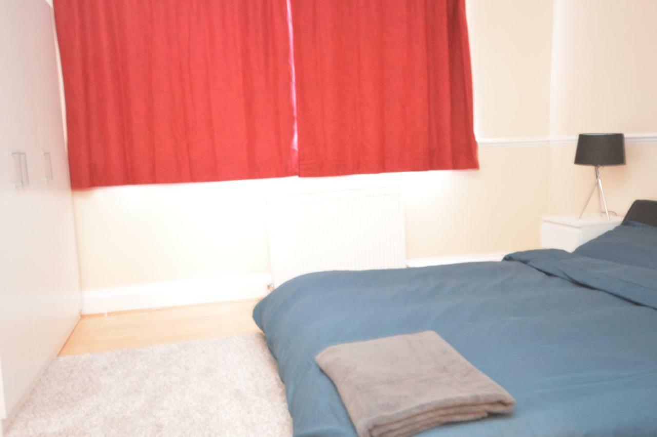 Four Bedroom Townhouse 12 Minutes Walk To Excel Exhibition Centre London Ngoại thất bức ảnh