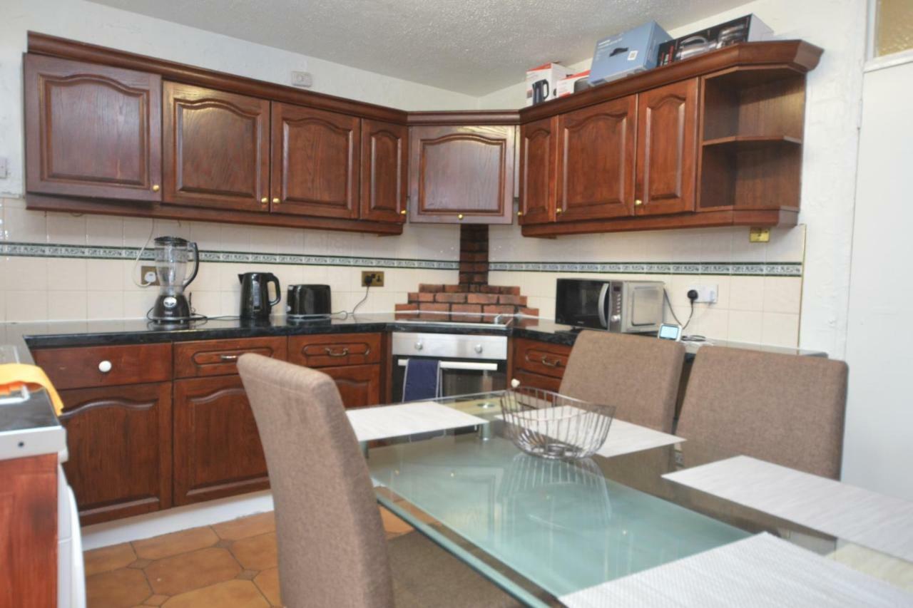 Four Bedroom Townhouse 12 Minutes Walk To Excel Exhibition Centre London Ngoại thất bức ảnh