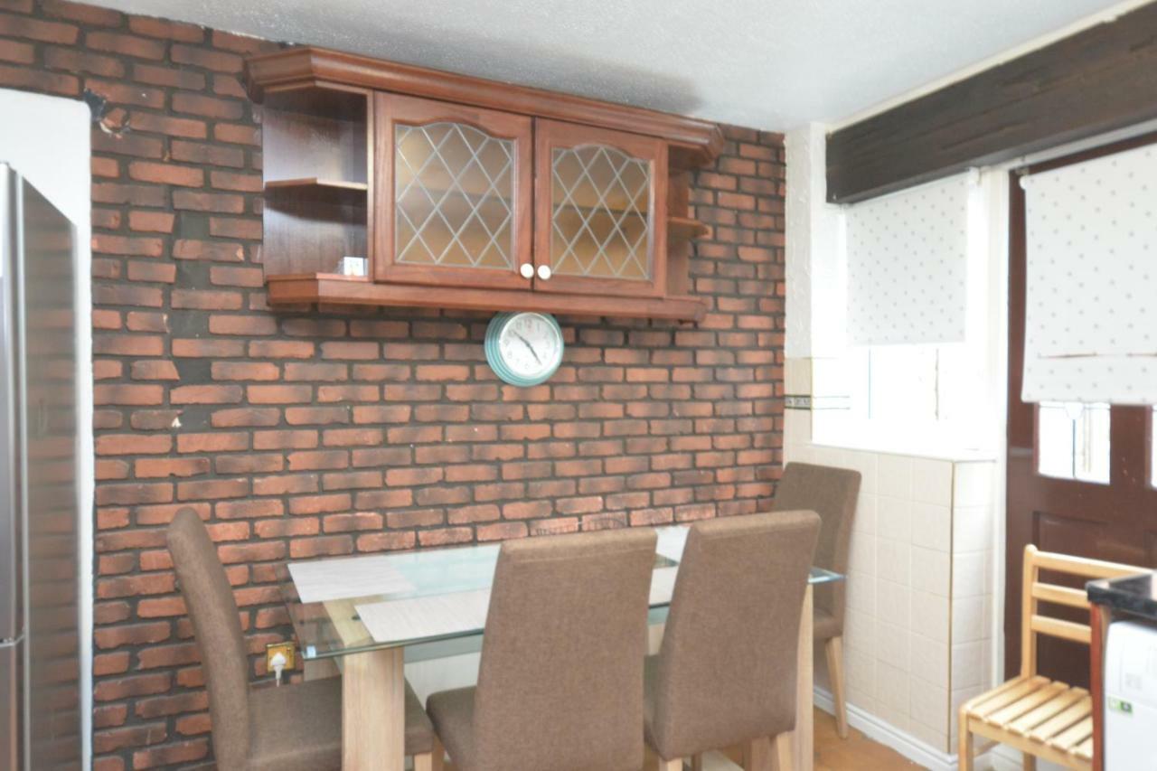 Four Bedroom Townhouse 12 Minutes Walk To Excel Exhibition Centre London Ngoại thất bức ảnh